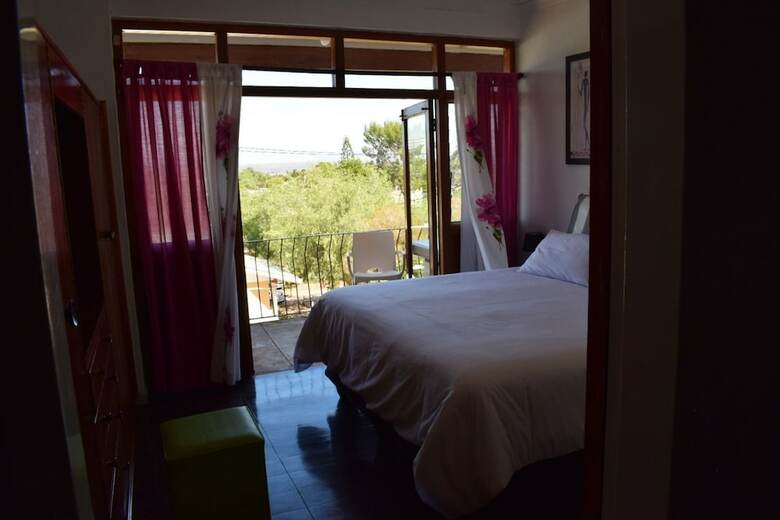 Hotel Oudtshoorn Homestay Accommodation