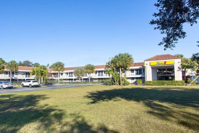 Hotel Super 8 Naples