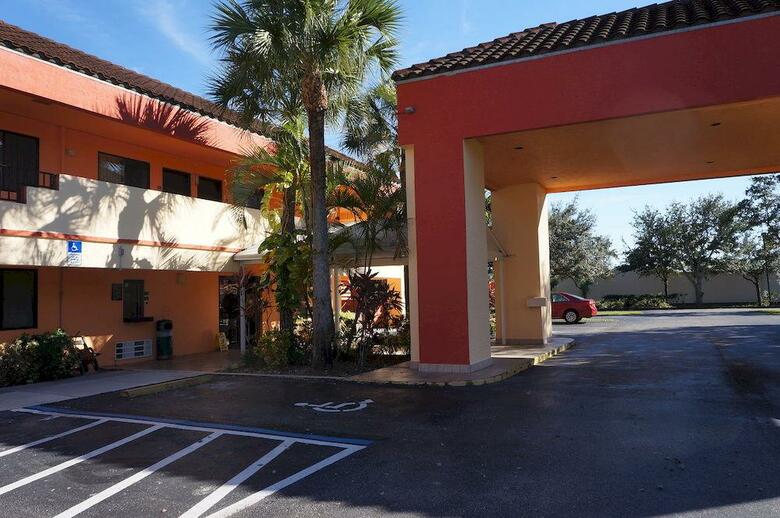 Hotel Super 8 Naples