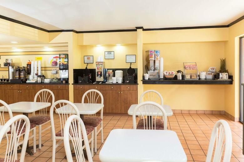 Hotel Super 8 Naples