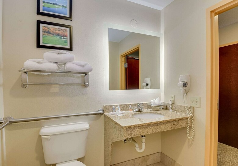 Hotel Comfort Inn & Suites