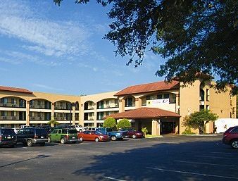 Hotel Super 8 Austin University/down
