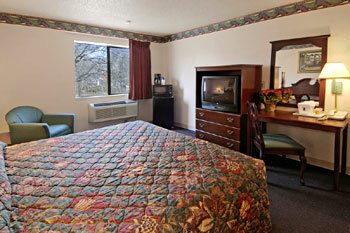 Hotel Super 8 Austin University/down