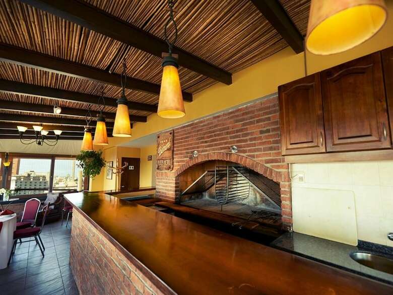 Hotel Balmoral Plaza