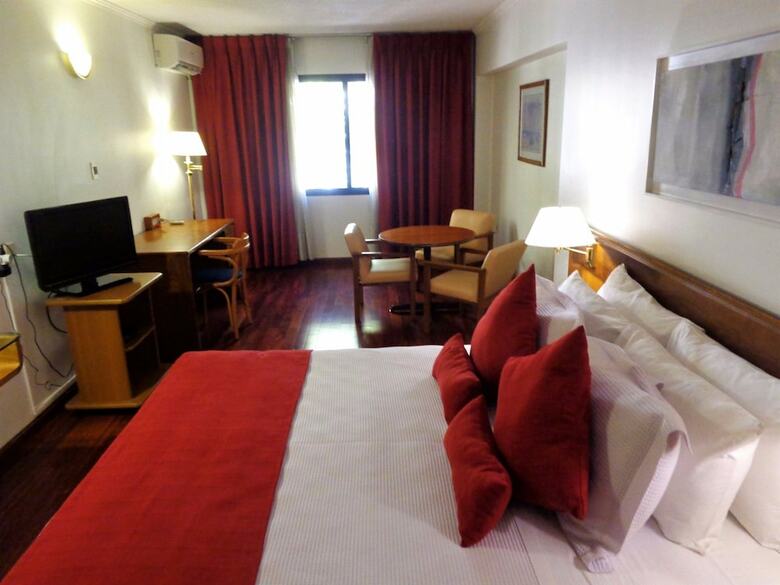 Hotel Balmoral Plaza