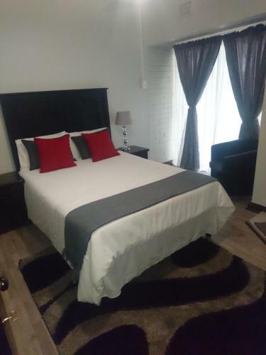 Hostal 82 On Buren Guest House