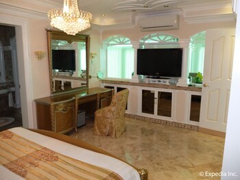 Hotel Monaco Suites De Boracay