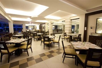 Hotel Regency Lagoon Resort