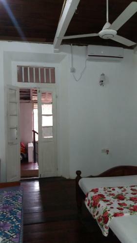 Hostal Holiday Guesthouse
