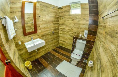 Hotel Negombo New Queen's Palace