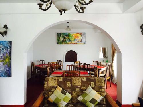 Hotel Mojo Royal Mount Villa