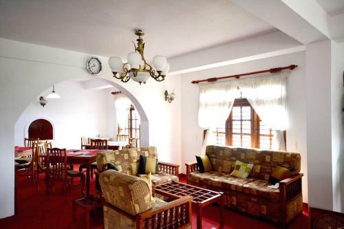 Hotel Mojo Royal Mount Villa