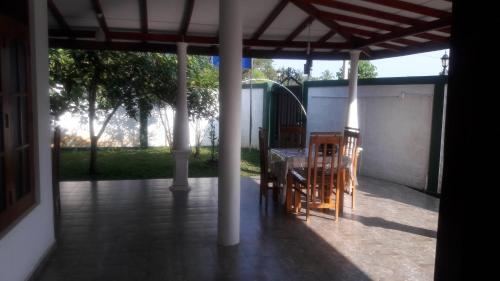Hostal Induwara Guesthouse