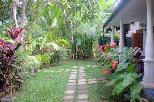 Hostal Sansala Guesthouse & Restaurant