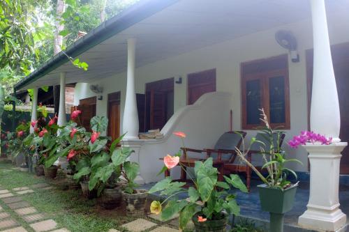 Hostal Sansala Guesthouse & Restaurant