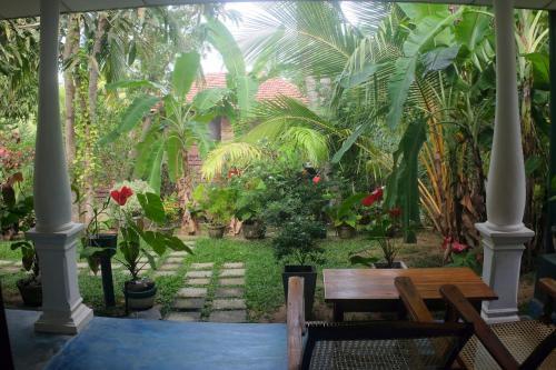 Hostal Sansala Guesthouse & Restaurant