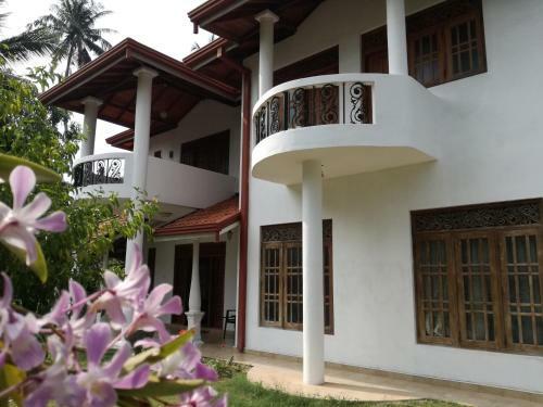Hostal Golden Beach Resort
