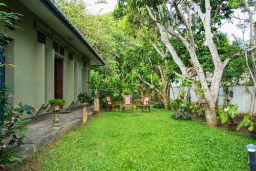 Deniyawatta Bungalow