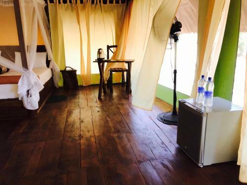 Hotel Yala Lake View Cabanas