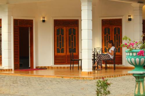 Yala Pearl Lake Side Hotel