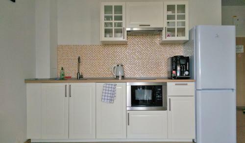 Happy Place Apartments Suvir
