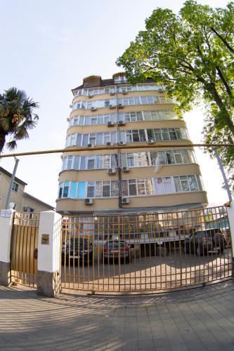 Spacious Apartment On Pavlika Morozova St.
