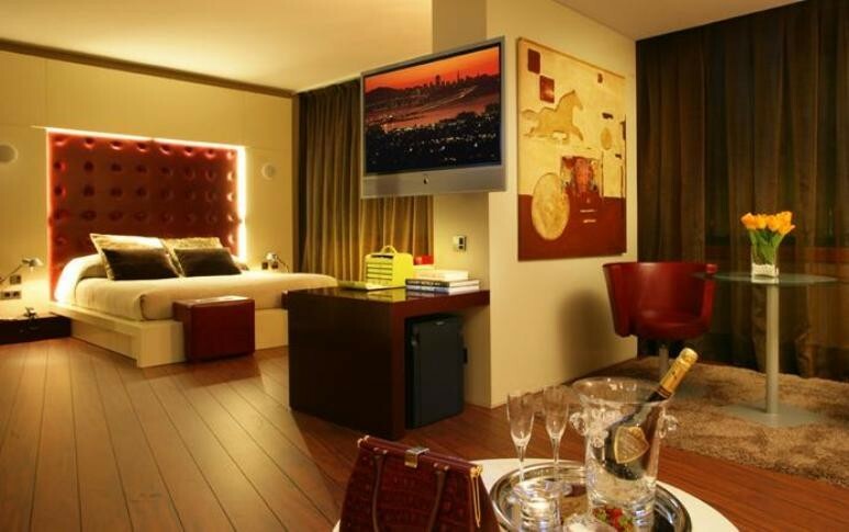 River Hotel