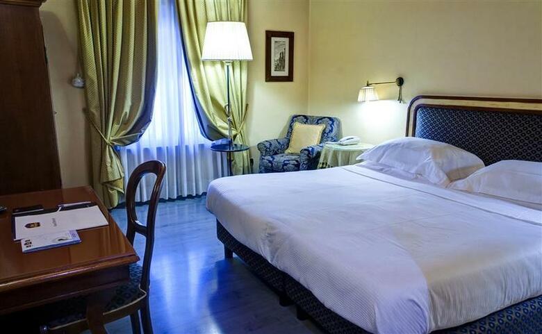 River Hotel