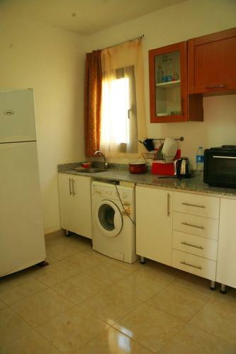Spacious Apartment In Stella Makadi
