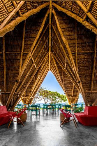 Puro Surf Hotel
