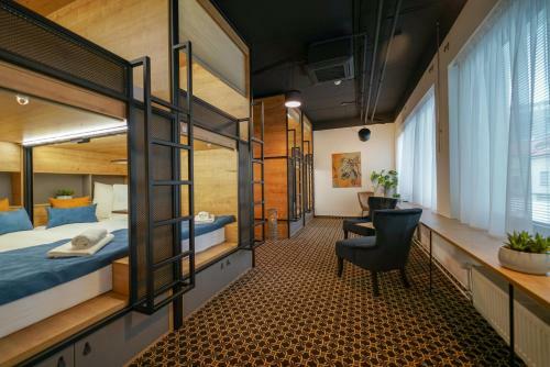 New! Boutique Capsule Hostel Chors