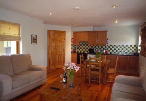 Dingle Courtyard Cottages 2 Bed (sleeps 4)