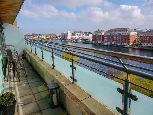 Apartment Overlooking Canal 2 Bedroom