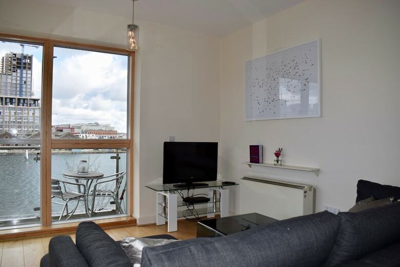 Apartamento 2 Bedroom Flat By The Canal