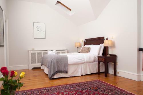 Hostal The Harcourt Suites