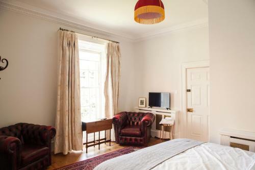 Hostal The Harcourt Suites