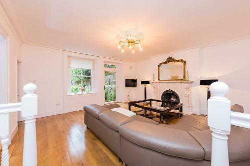 Luxurious 3 Bed Apartment Ballsbridge Area