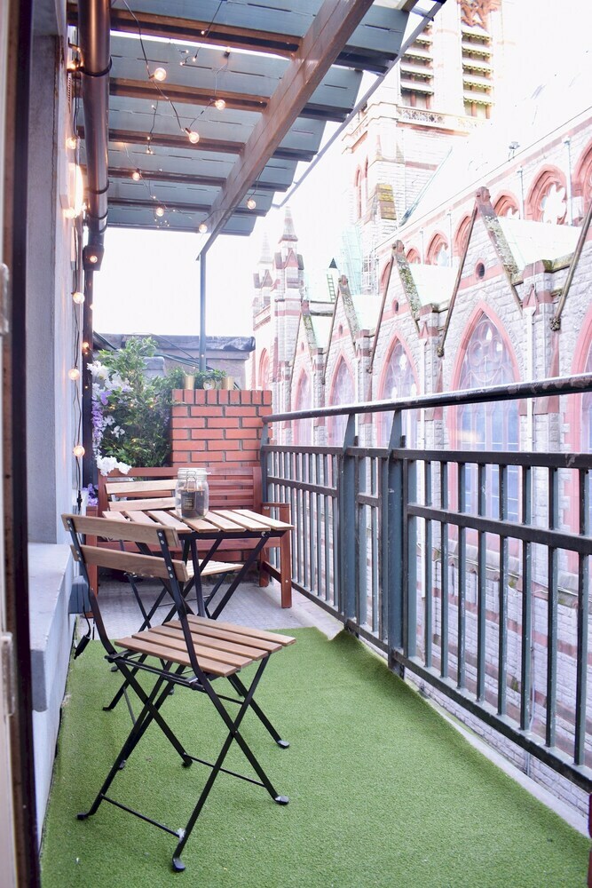 Modern 2 Bedroom Dublin Apartment With Balcony