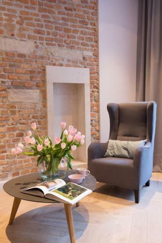 Cadena Gallery Apartments