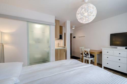 3 City Apartments - Five