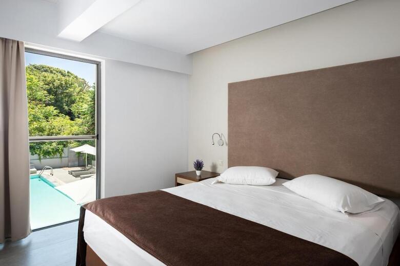 Hotel Oktober