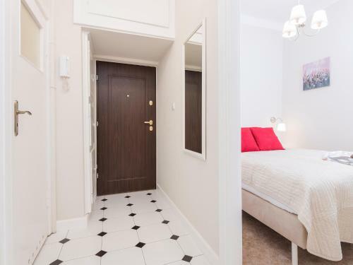 Delightful New Town Square Apartment
