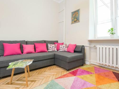 Delightful New Town Square Apartment