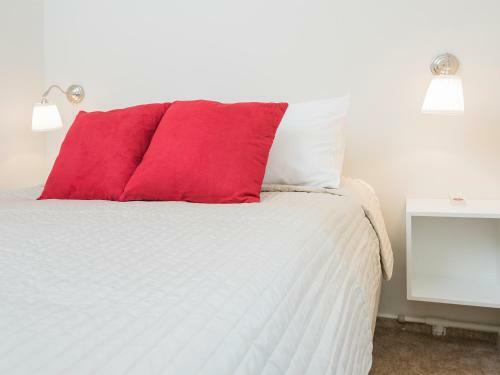 Delightful New Town Square Apartment