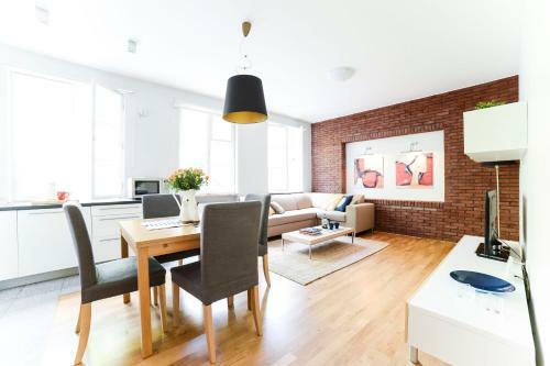 Spacious Apartment In The Old Town