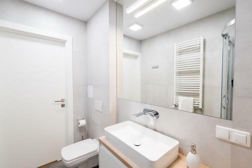 Q17 Apartments