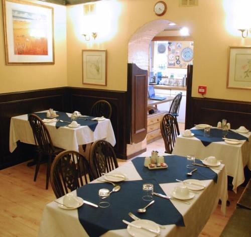 Hostal Denmore Guest House