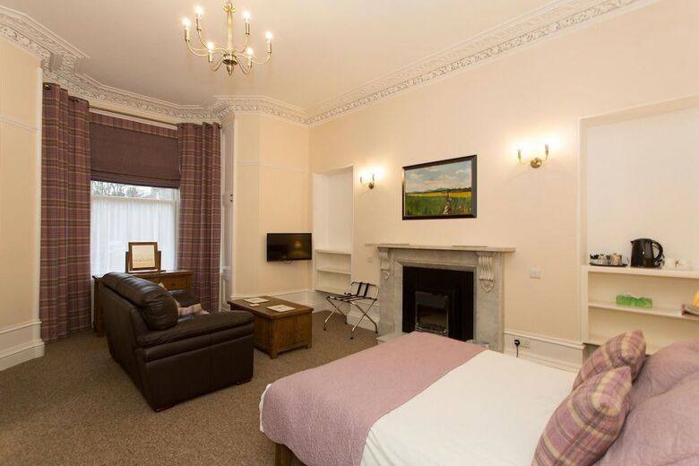 Hostal Cedars Guest House