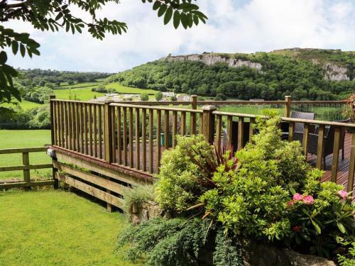Summertime Lodge