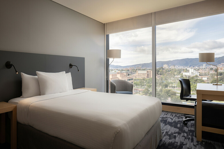 Hotel Fairfield By Marriott Bogota Embajada